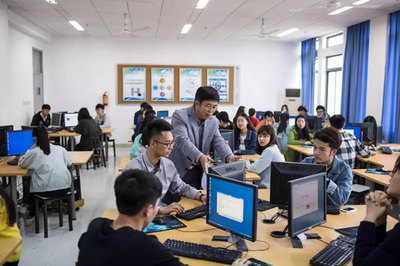 云南省曲靖農(nóng)業(yè)學(xué)校電子商務(wù)專業(yè) 軟件銷售的發(fā)展路徑與前景